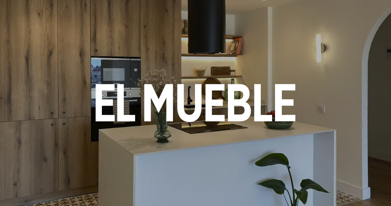 Studio by Clikalia renovates this small kitchen with Andalusian flooring and a beautiful island | El Mueble