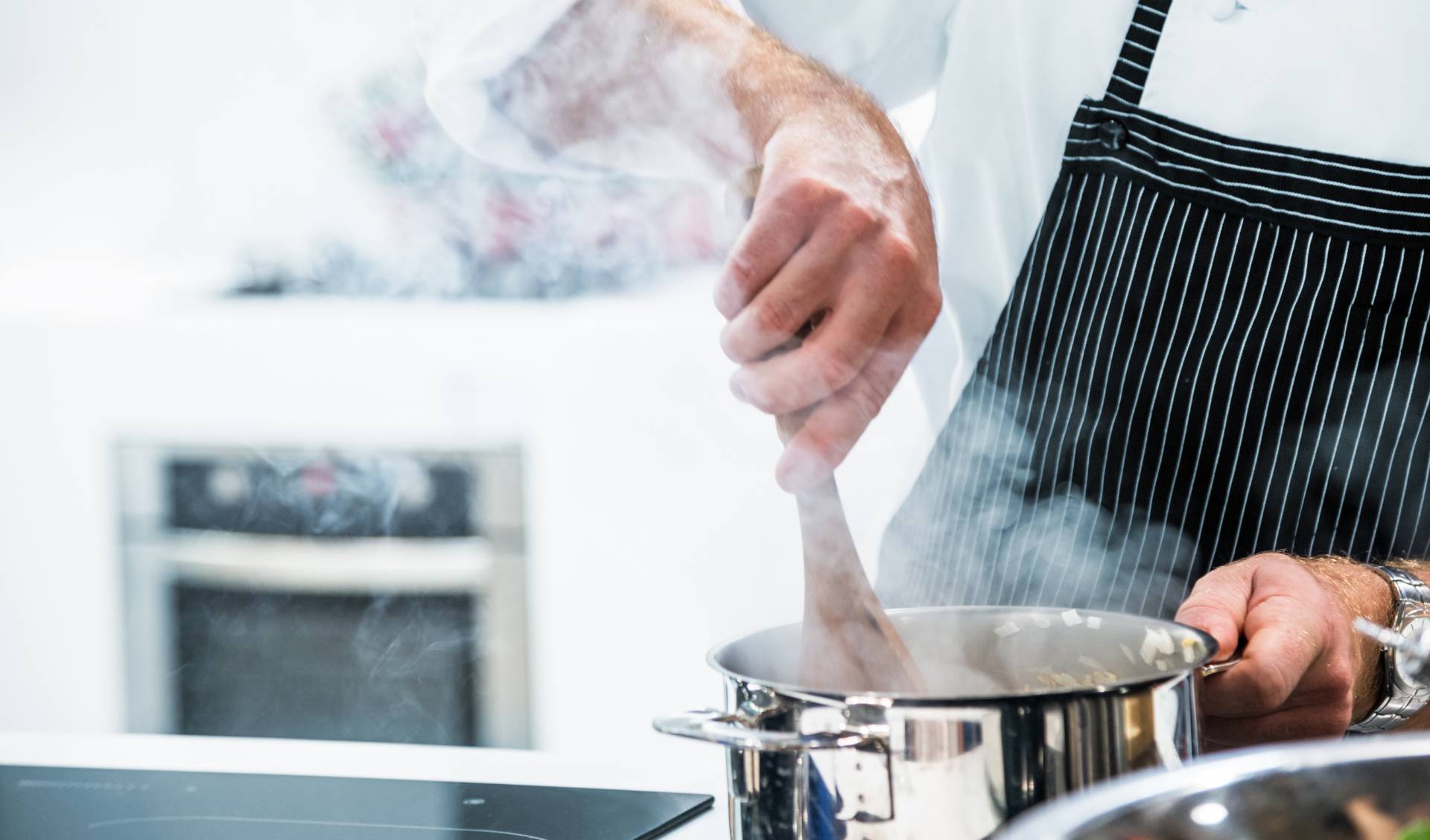 Complete guide to types of range hoods for your kitchen